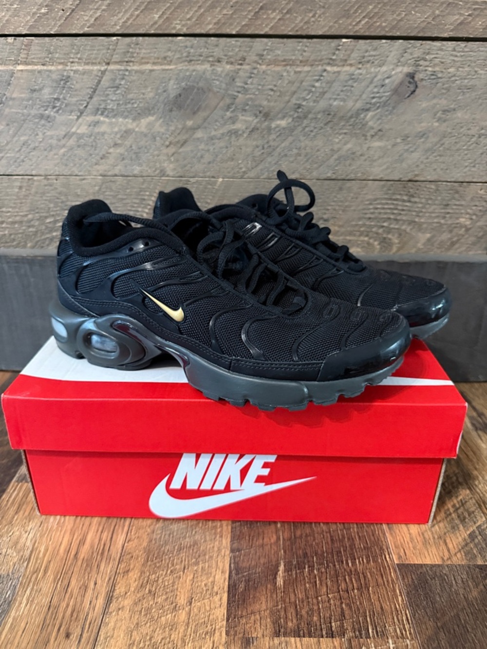 Nike Air Max Plus TN SE Black Metallic Gold (GS) Size 6.5Y Good Condition